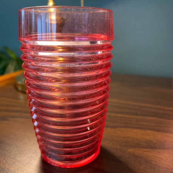 Vintage 80’s ribbed Barbiecore cups. Made in USA. - Picture 4 of 4